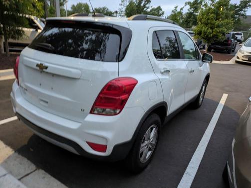 Summit White 2019 Chevrolet Trax LT