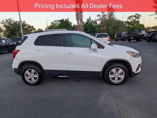 Summit White 2019 Chevrolet Trax LT