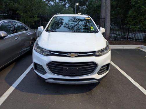 Summit White 2019 Chevrolet Trax LT