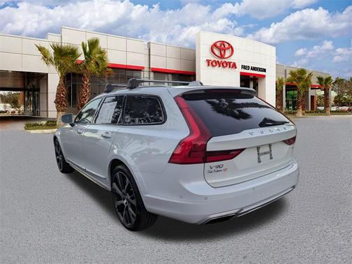 2018 Volvo V90 Cross Country T6