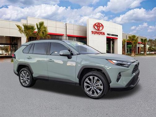 2022 Toyota RAV4 XLE Premium