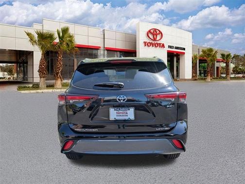 Midnight Black Metallic 2026 Toyota Highlander Hybrid Limited