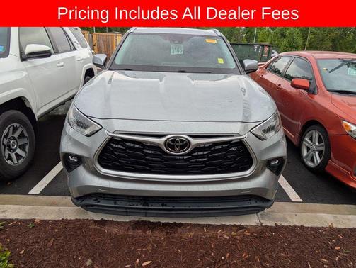 Celestial Silver Metallic 2021 Toyota Highlander XLE