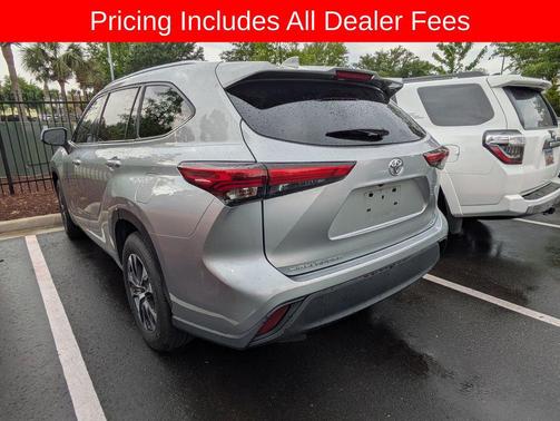 Celestial Silver Metallic 2021 Toyota Highlander XLE