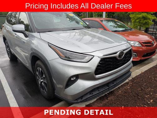 Celestial Silver Metallic 2021 Toyota Highlander XLE