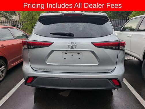 Celestial Silver Metallic 2021 Toyota Highlander XLE