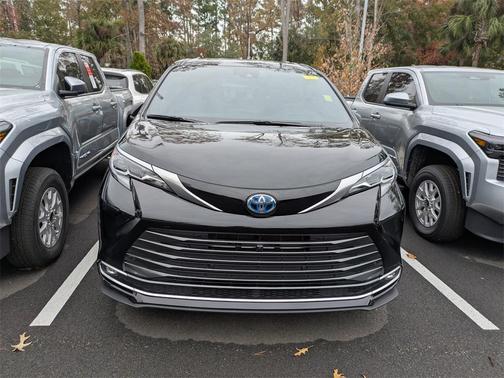 2025 Toyota Sienna Platinum