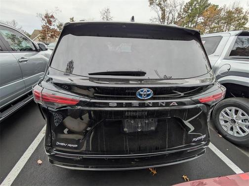 2025 Toyota Sienna Platinum