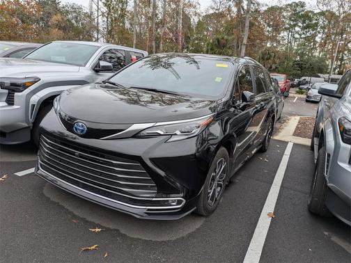 2025 Toyota Sienna Platinum