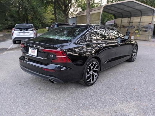 2020 Volvo S60 T5 Momentum