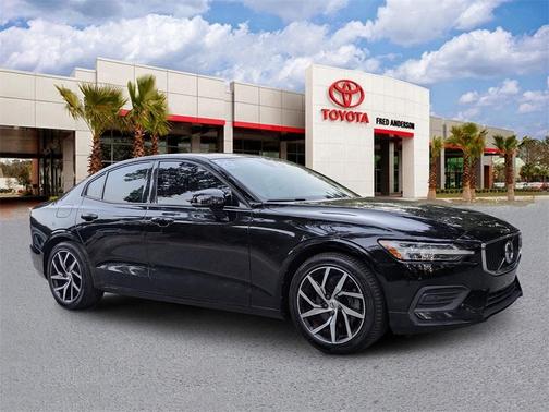 2020 Volvo S60 T5 Momentum