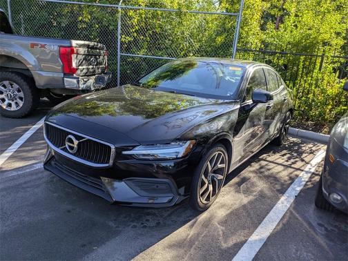 2020 Volvo S60 T5 Momentum