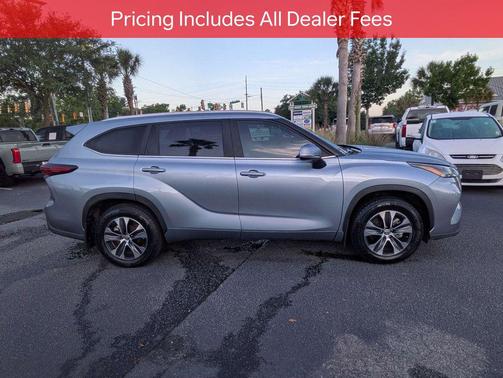 Moon Dust 2024 Toyota Highlander XLE