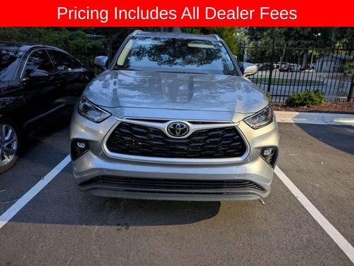 Moon Dust 2024 Toyota Highlander XLE