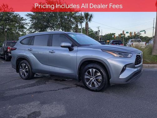 Moon Dust 2024 Toyota Highlander XLE