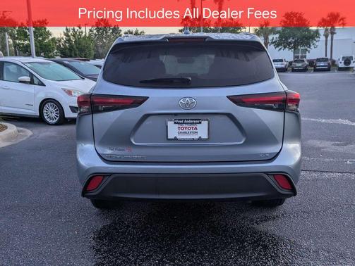 Moon Dust 2024 Toyota Highlander XLE