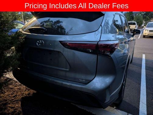 Moon Dust 2024 Toyota Highlander XLE