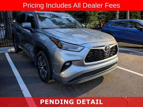 Moon Dust 2024 Toyota Highlander XLE
