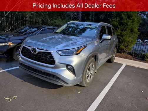 Moon Dust 2024 Toyota Highlander XLE