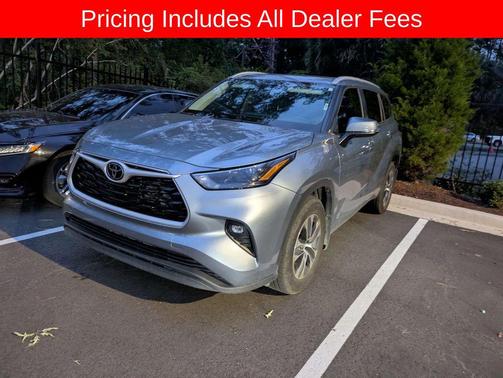 Moon Dust 2024 Toyota Highlander XLE