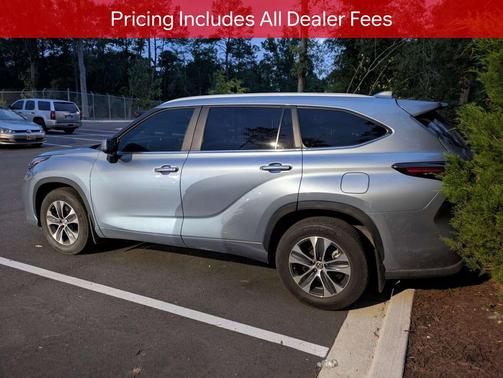 Moon Dust 2024 Toyota Highlander XLE