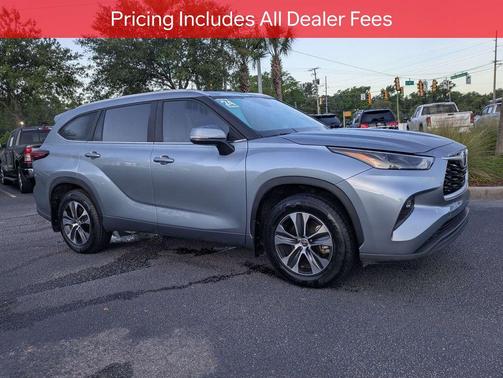 Moon Dust 2024 Toyota Highlander XLE