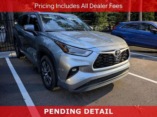 Moon Dust 2024 Toyota Highlander XLE