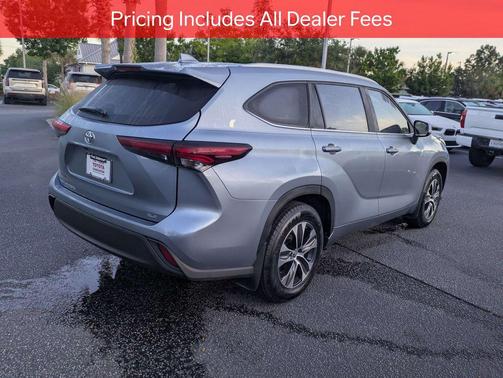 Moon Dust 2024 Toyota Highlander XLE