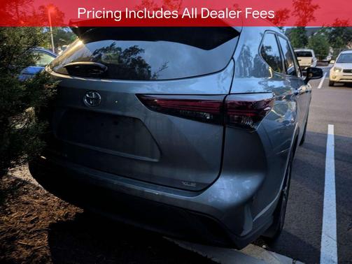 Moon Dust 2024 Toyota Highlander XLE