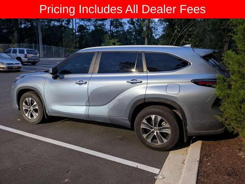 Moon Dust 2024 Toyota Highlander XLE