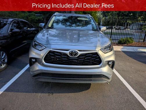 Moon Dust 2024 Toyota Highlander XLE