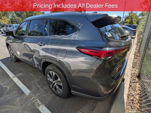 Magnetic Gray Metallic 2023 Toyota Highlander Hybrid XLE