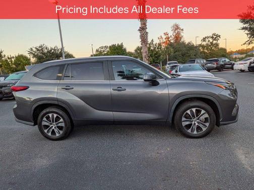 Magnetic Gray Metallic 2023 Toyota Highlander Hybrid XLE