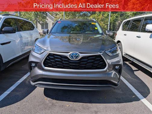 Magnetic Gray Metallic 2023 Toyota Highlander Hybrid XLE
