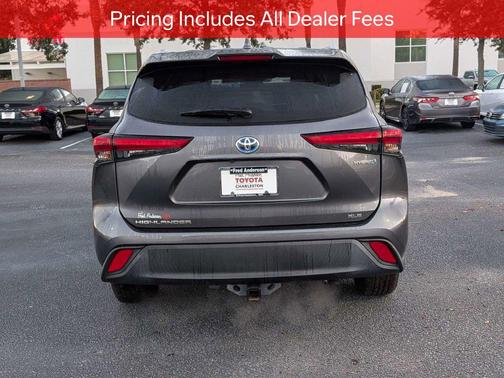 Magnetic Gray Metallic 2023 Toyota Highlander Hybrid XLE