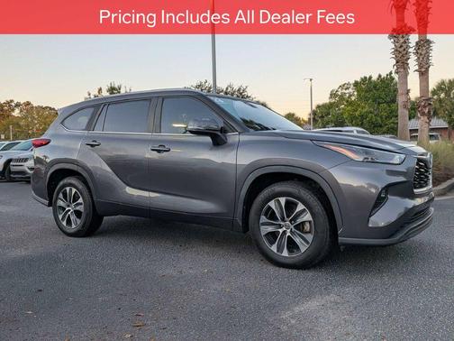 Magnetic Gray Metallic 2023 Toyota Highlander Hybrid XLE