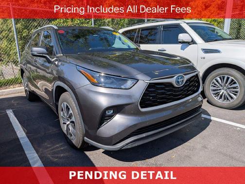 Magnetic Gray Metallic 2023 Toyota Highlander Hybrid XLE