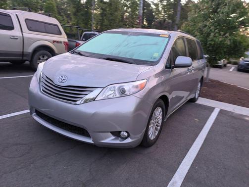 Silver Sky Metallic 2015 Toyota Sienna XLE Premium