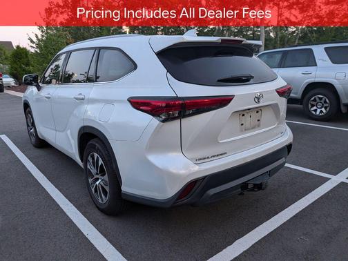 Wind Chill Pearl 2022 Toyota Highlander XLE