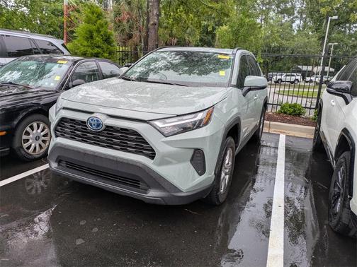 2022 Toyota RAV4 Hybrid XLE