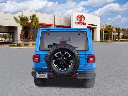 2024 Jeep Wrangler 4-Door Sahara 4x4