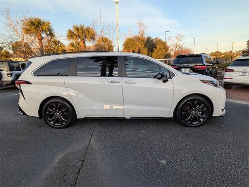 2024 Toyota Sienna XSE 7 Passenger