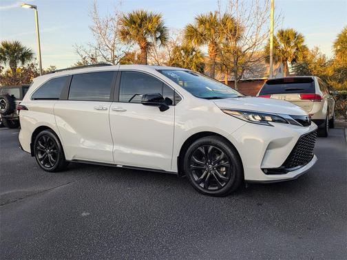 2024 Toyota Sienna XSE 7 Passenger