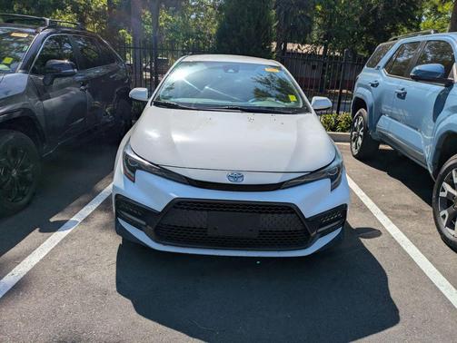 Super White 2021 Toyota Corolla SE