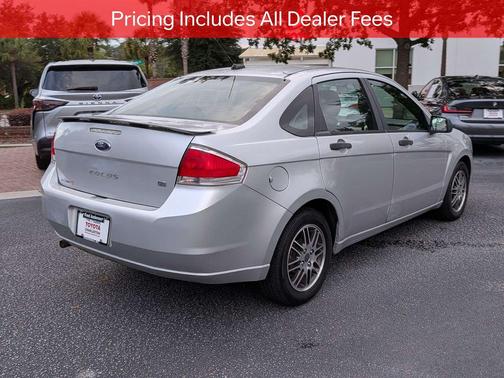 Ingot Silver Metallic 2010 Ford Focus SE