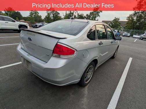 Ingot Silver Metallic 2010 Ford Focus SE