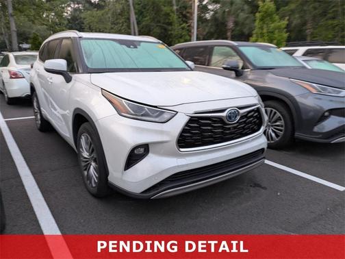 2022 Toyota Highlander Hybrid Platinum
