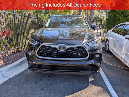 Opulent Amber 2021 Toyota Highlander XLE