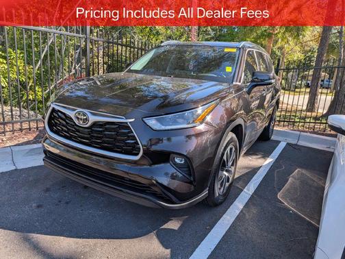 Opulent Amber 2021 Toyota Highlander XLE
