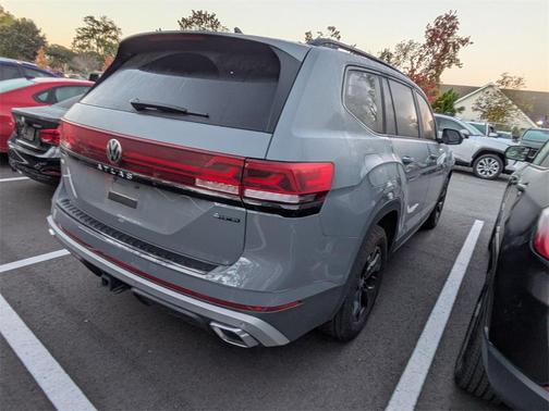 2024 Volkswagen Atlas 2.0T SE w/Technology 4MOTION